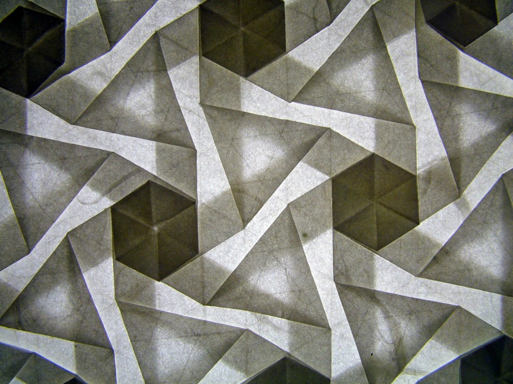 Pinwheel tessellation, version 2, reverse, backlit (Eric Gjerde/flickr.com)