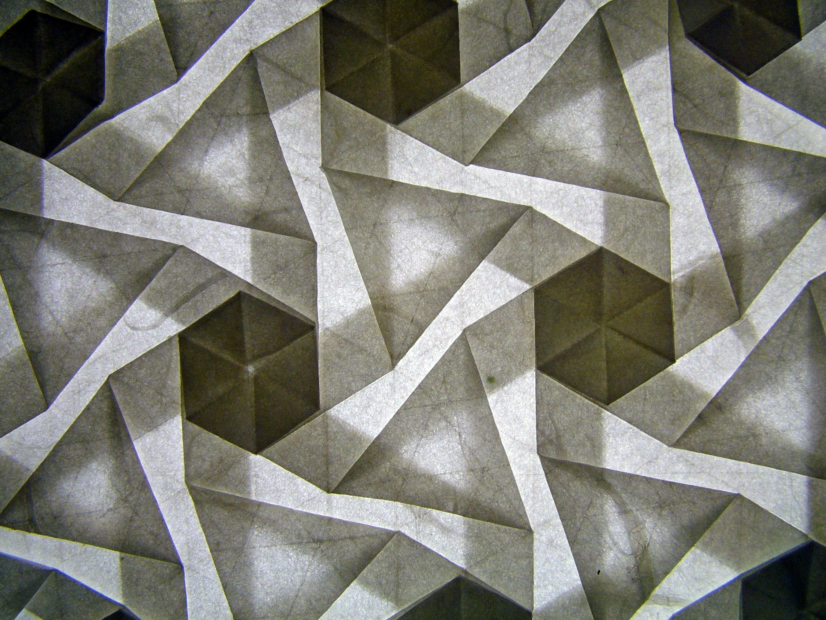Pinwheel tessellation, version 2, reverse, backlit (Eric Gjerde/flickr.com)