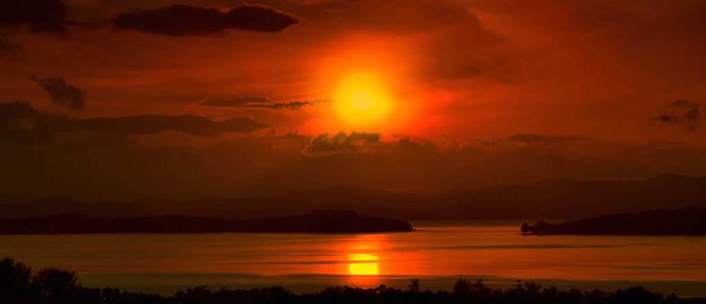 Sunrise Over Cape Yamu Phuket Thailand Panorama (Kim Seng Suivre/flickr.com)