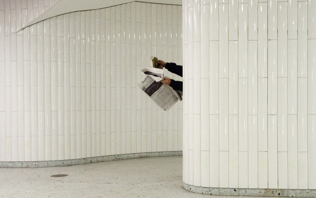 Read the news (Georgie Pauwels/flickr.com)