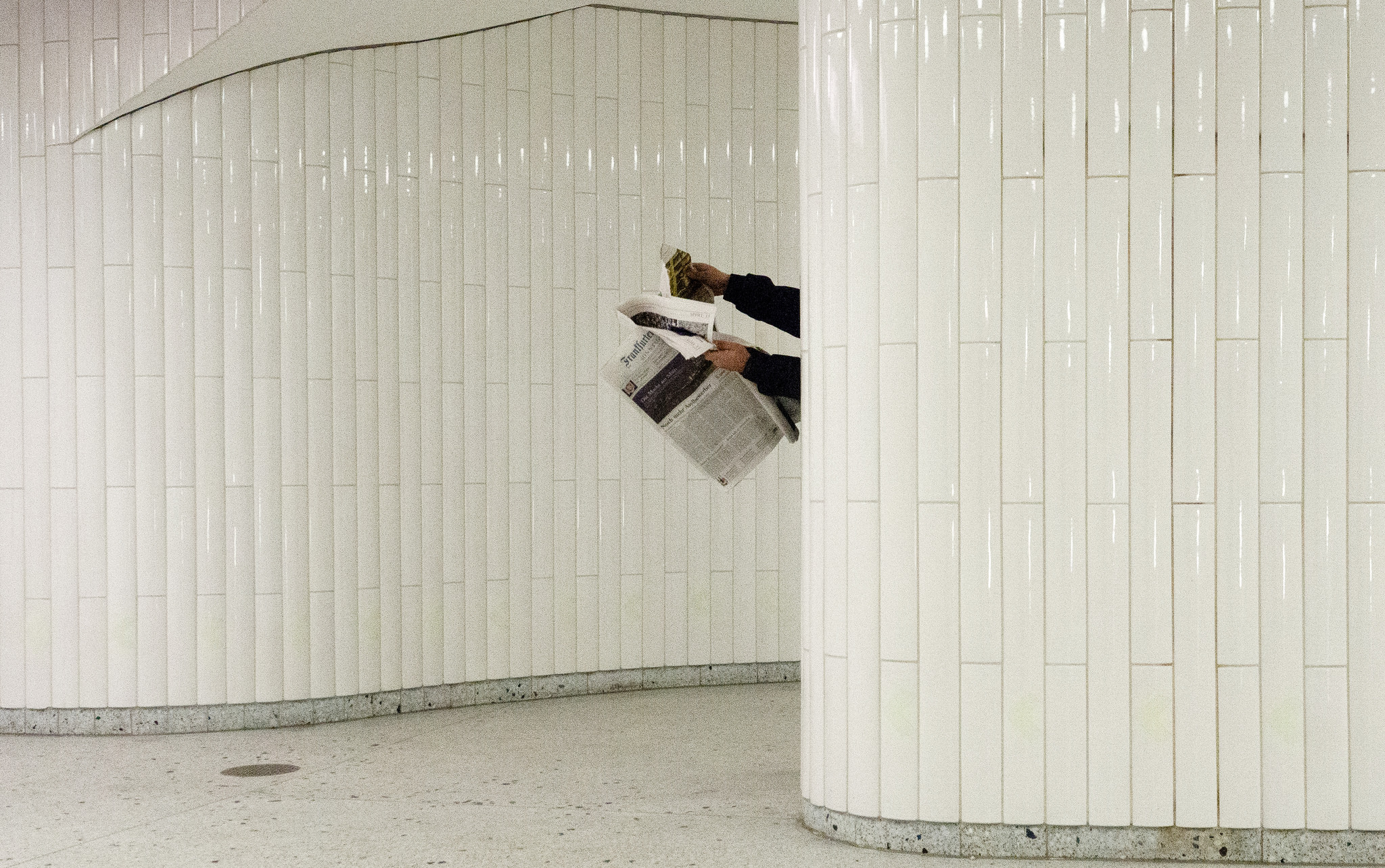 Read the news (Georgie Pauwels/flickr.com)