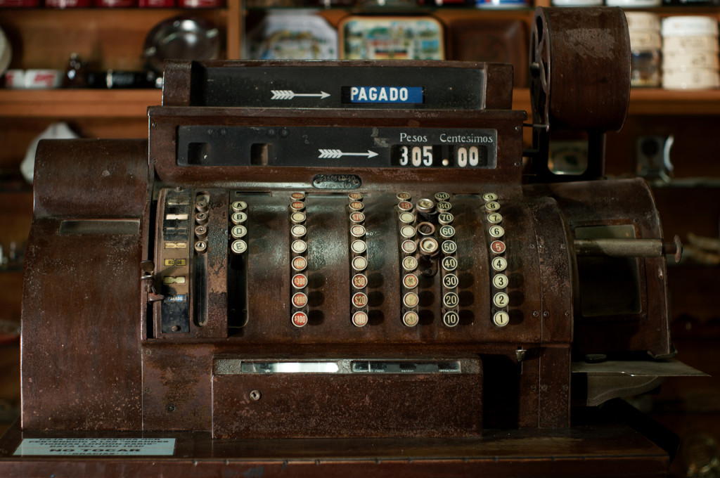 Old cash register (Andrés Moreira/flickr)